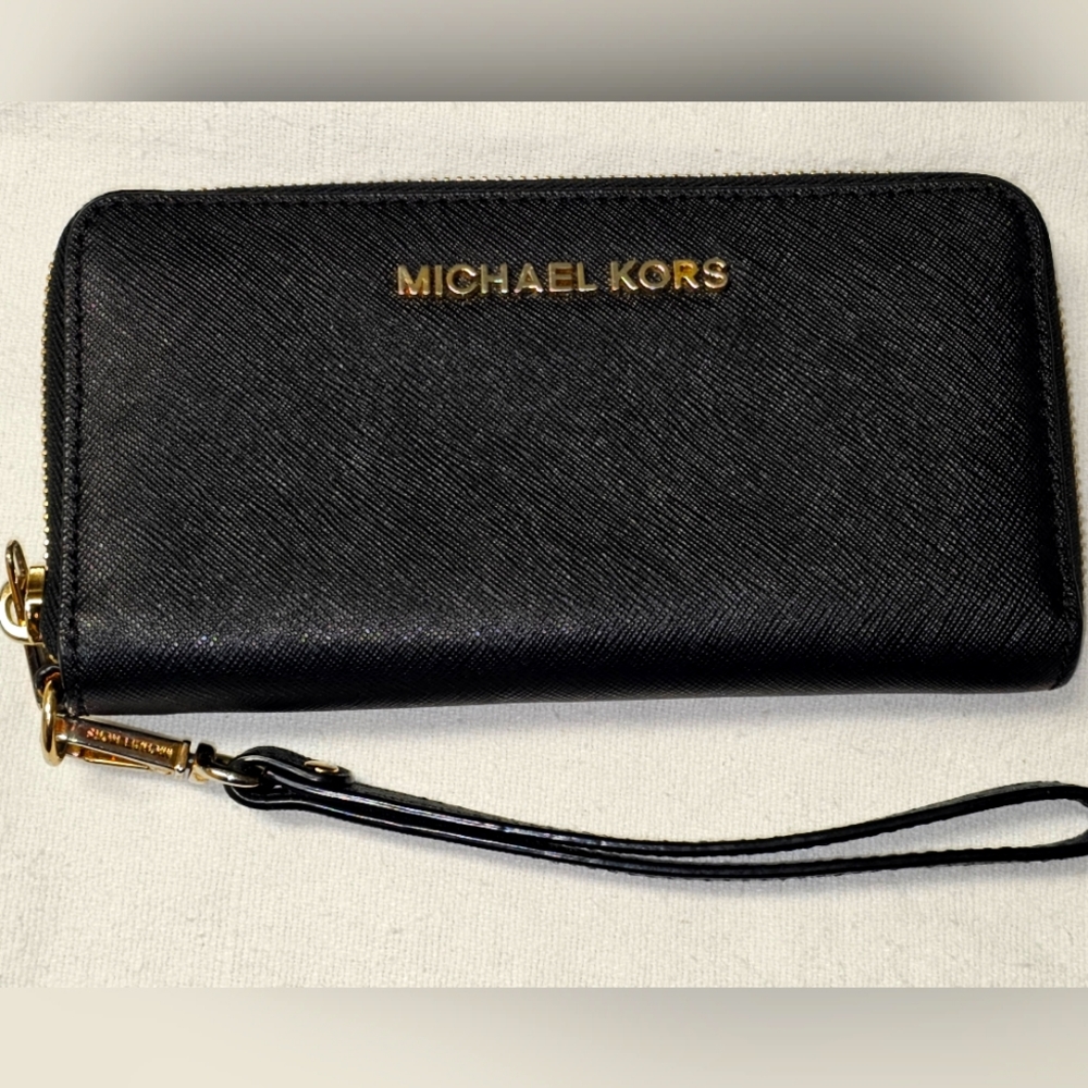 Michael Kors black zipper wallet